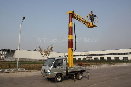 點擊查看詳細信息<br>標題：小型高空作業(yè)車 閱讀次數：2232